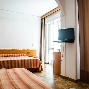 3* Hotel West End